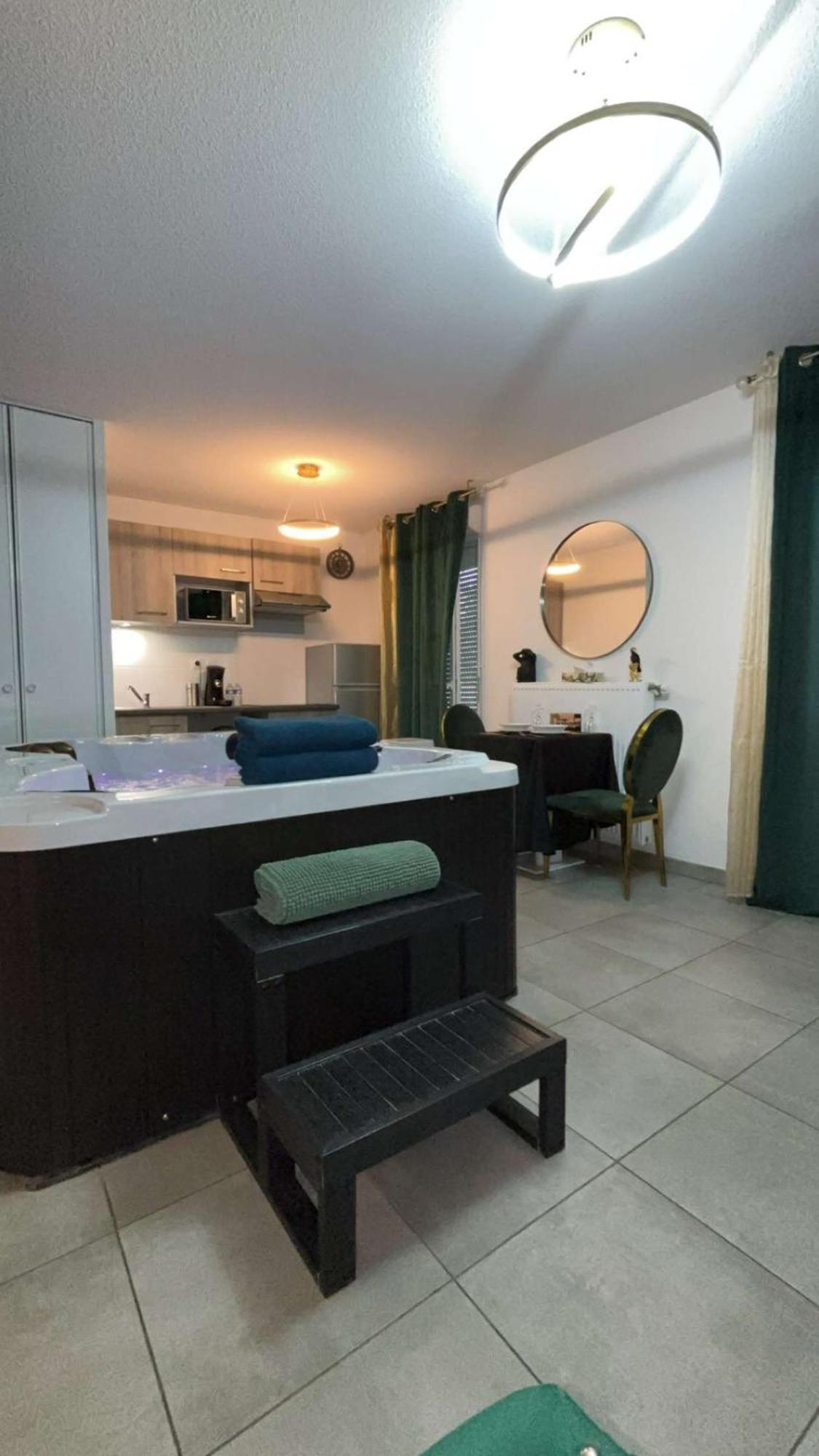 Suite Jacuzzi "Spa Privatif " Appartement Jacuzzi Toulouse Exteriör bild